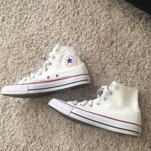 white converse women’s size 6 (36.5)